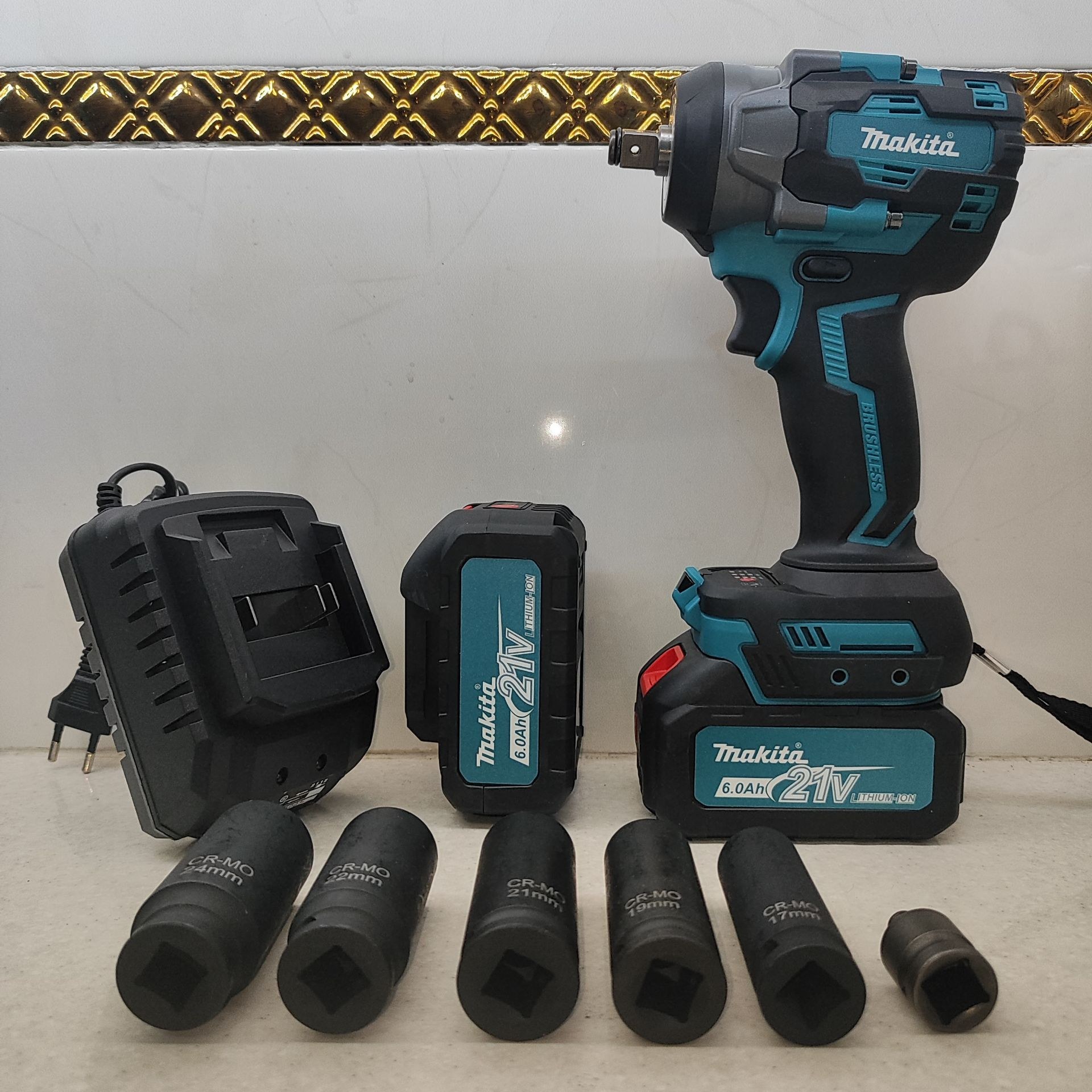 بکس شارژی حرفه ای ماکیتا 21 ولت دو باتری موتور براشلس ماکیتا مدل M21-1200N با لوازم کامل مطابق تصاویر