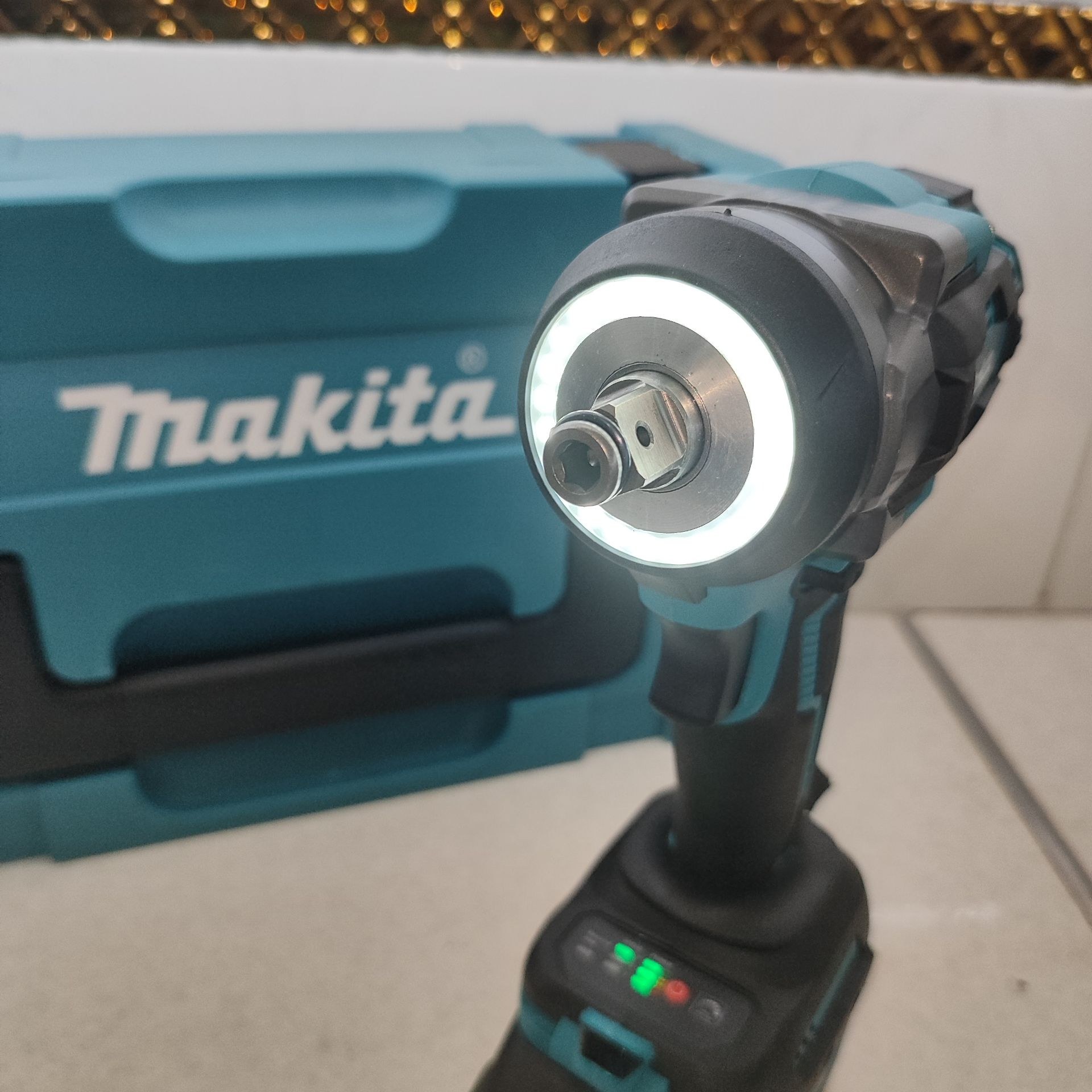 بکس شارژی حرفه ای ماکیتا 21 ولت دو باتری موتور براشلس ماکیتا مدل M21-1200N با لوازم کامل مطابق تصاویر